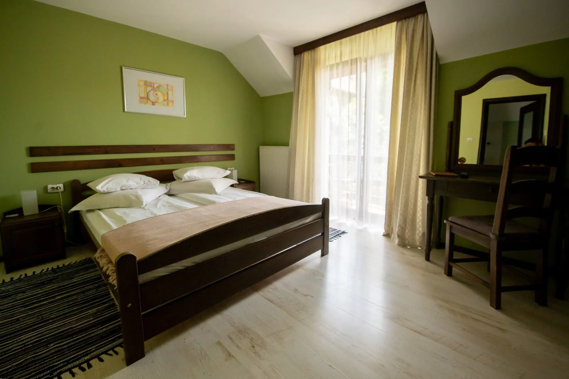 LaDespani Guesthouse Brasov — photo 11 of our rooms, garden and facilities