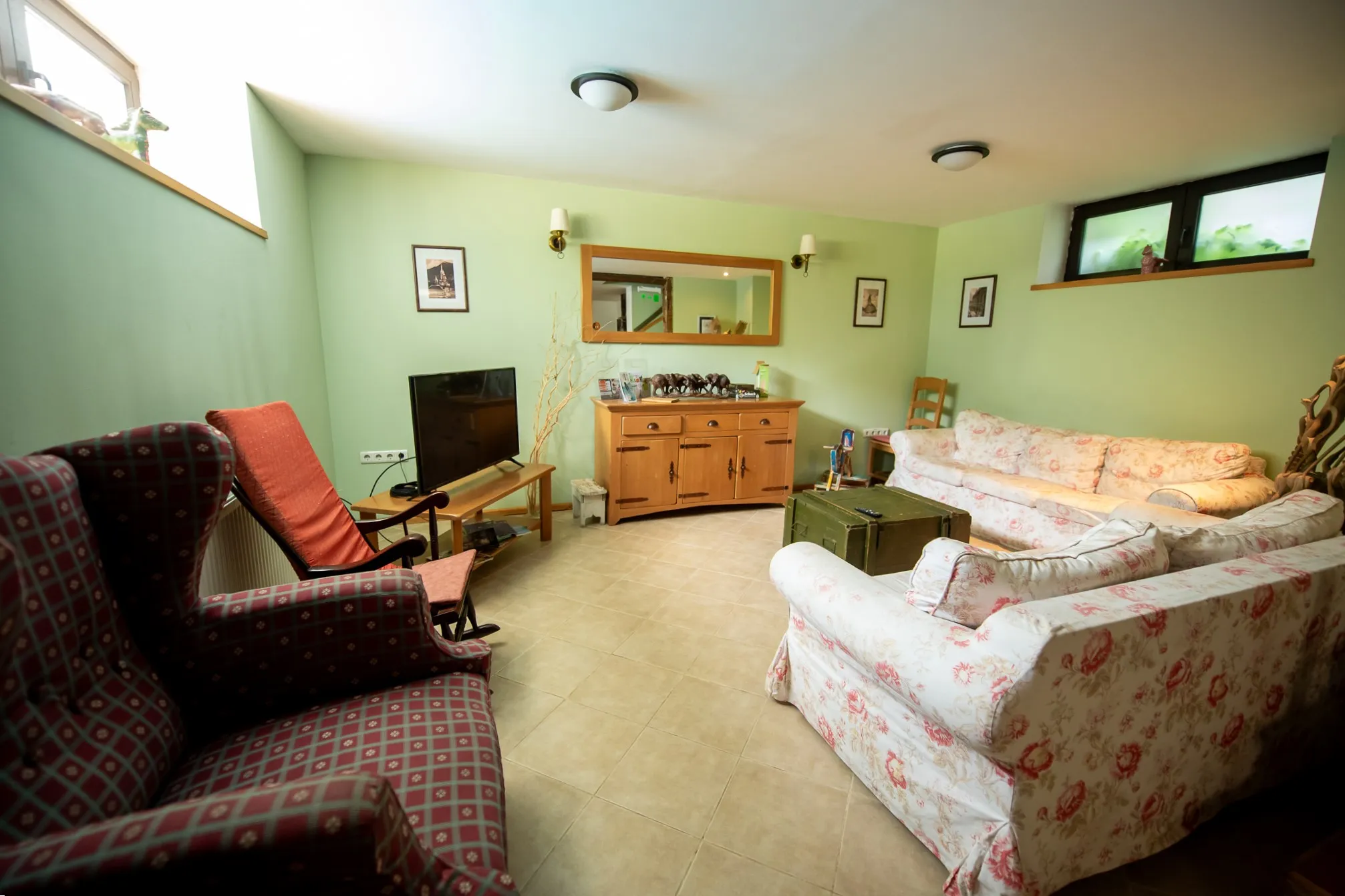 LaDespani Guesthouse Brasov — photo 13 of our rooms, garden and facilities