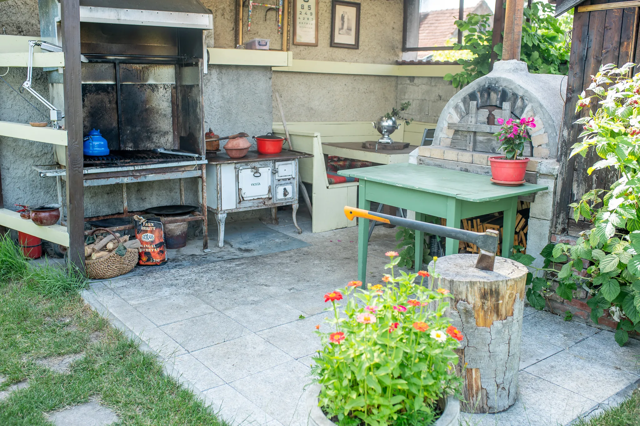 LaDespani Guesthouse Brasov — photo 32 of our rooms, garden and facilities