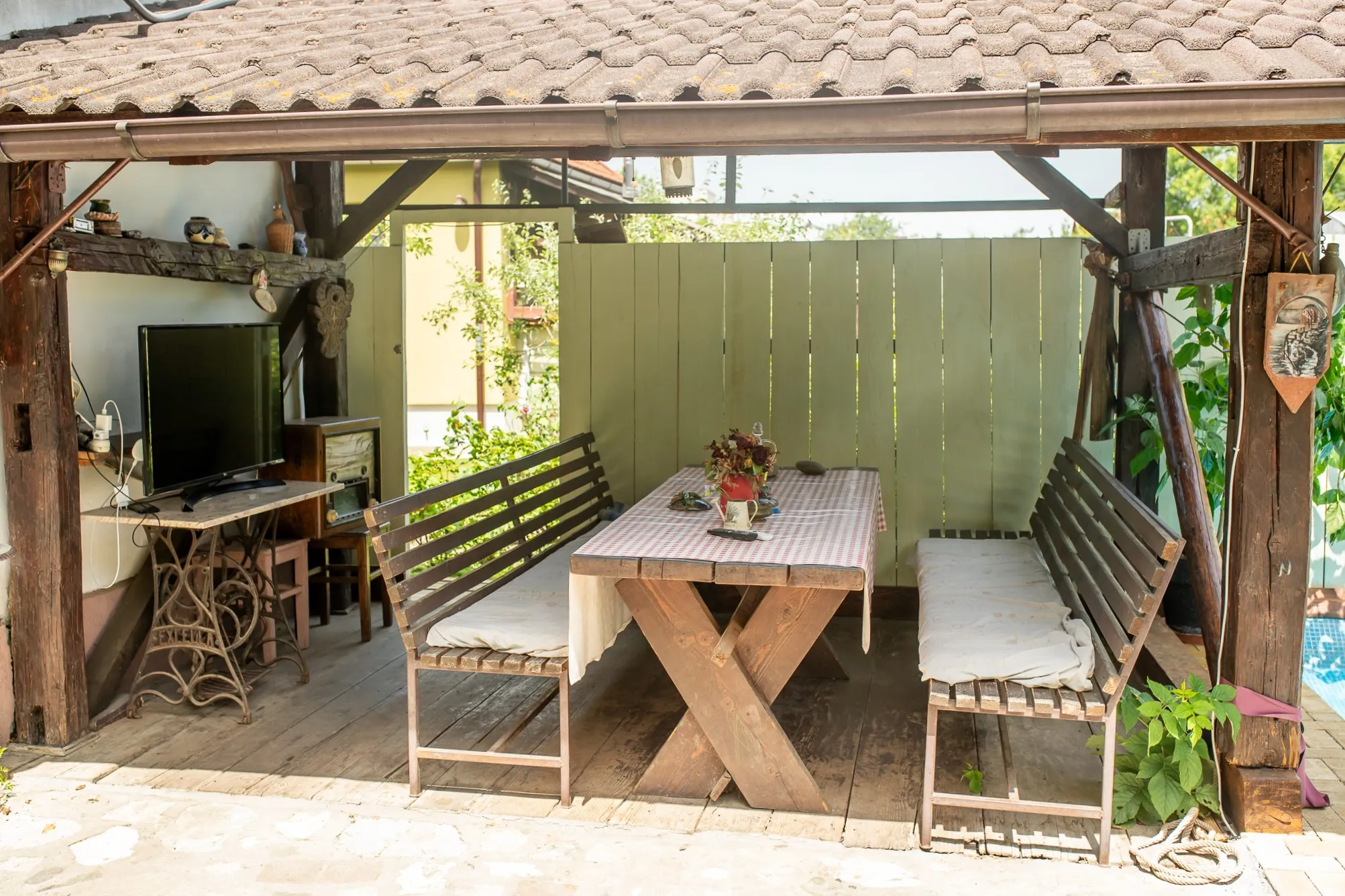 LaDespani Guesthouse Brasov — photo 49 of our rooms, garden and facilities